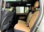 Land Rover Defender 37