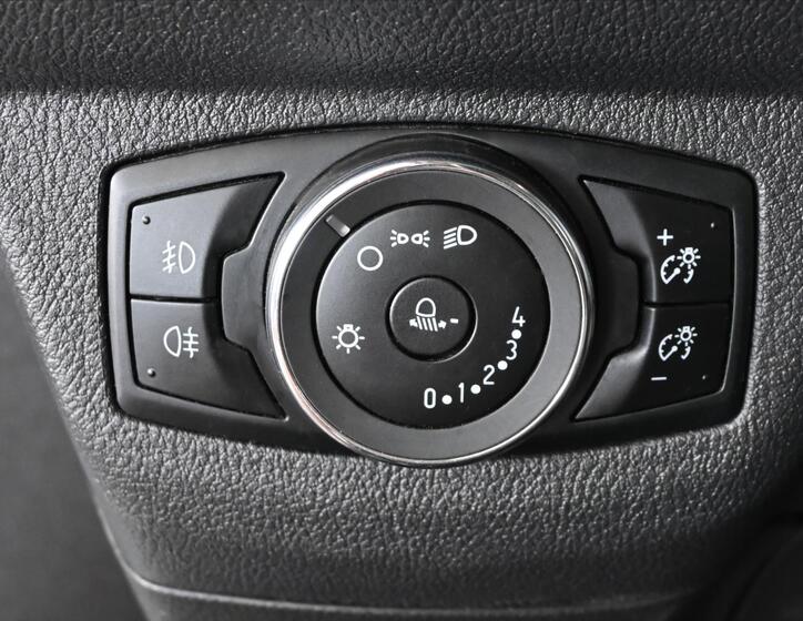 Ford Tourneo Courier 24