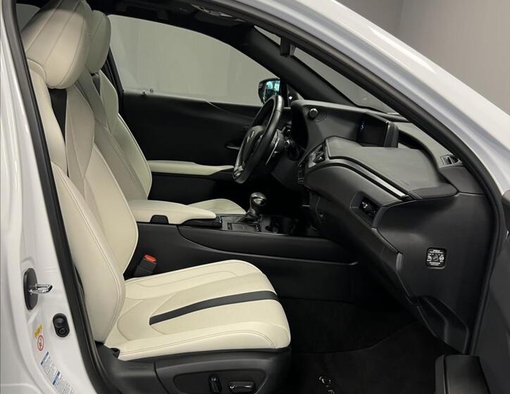 Lexus UX 250h 7