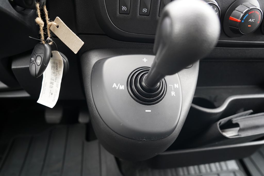Nissan NV400