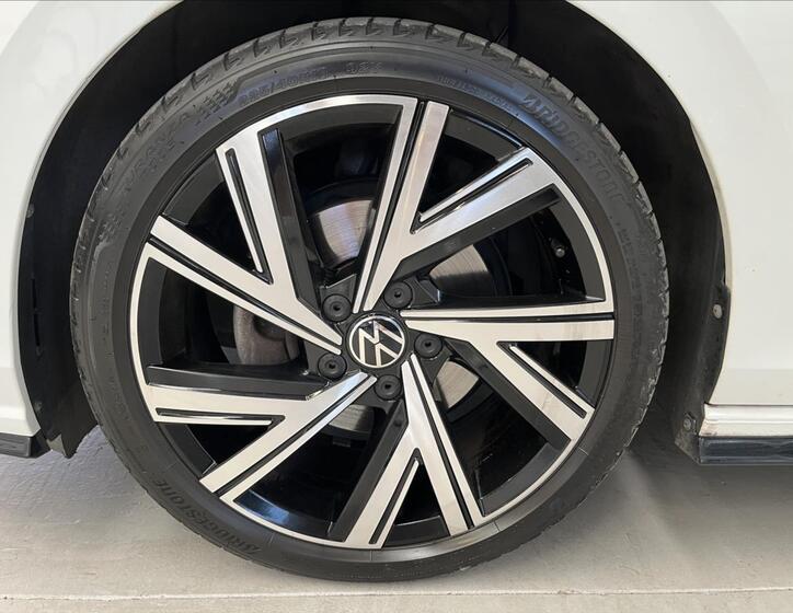 Volkswagen Golf 33