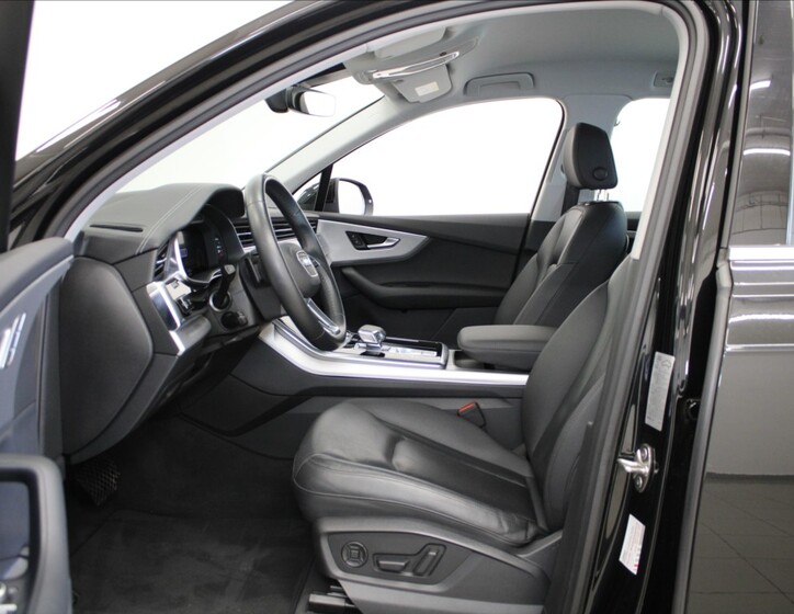 Audi Q7 6