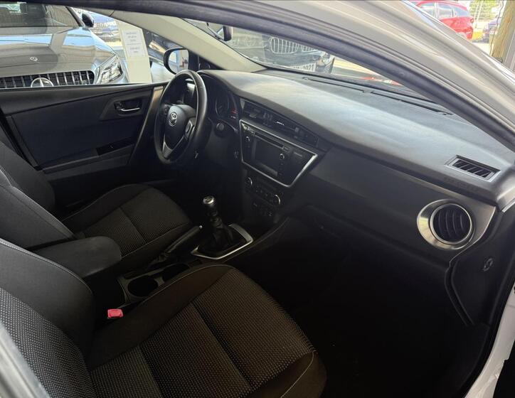 Toyota Auris 8