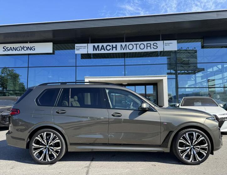 BMW X7 11