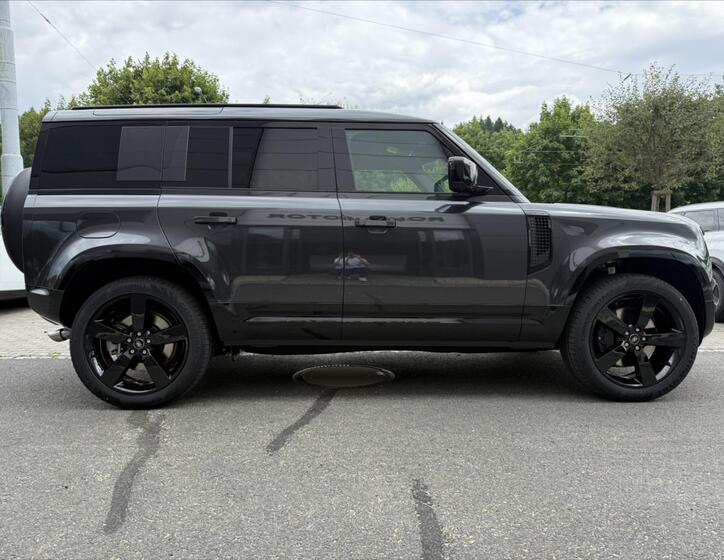 Land Rover Defender 6