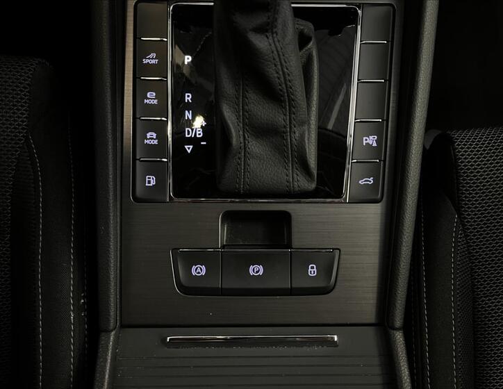 Škoda Superb 18