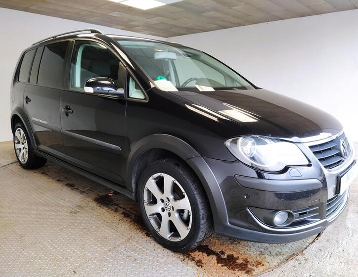 Volkswagen Touran 1