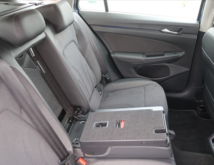 Volkswagen Golf 16