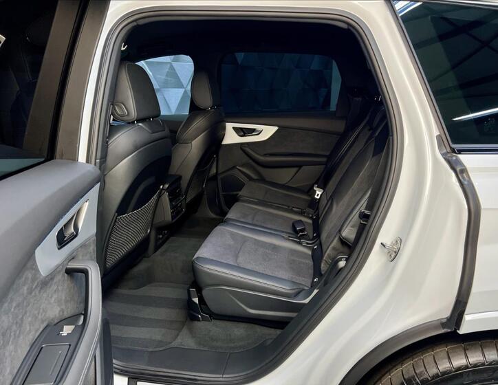 Audi Q7 10