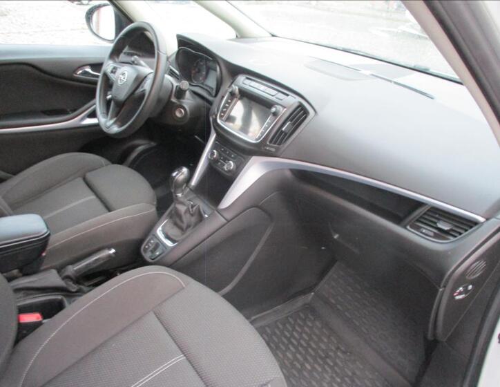 Opel Zafira 9