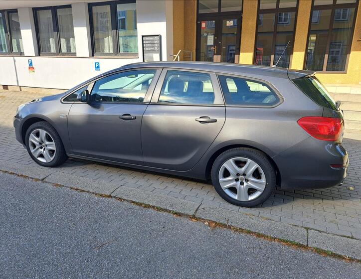 Opel Astra 8