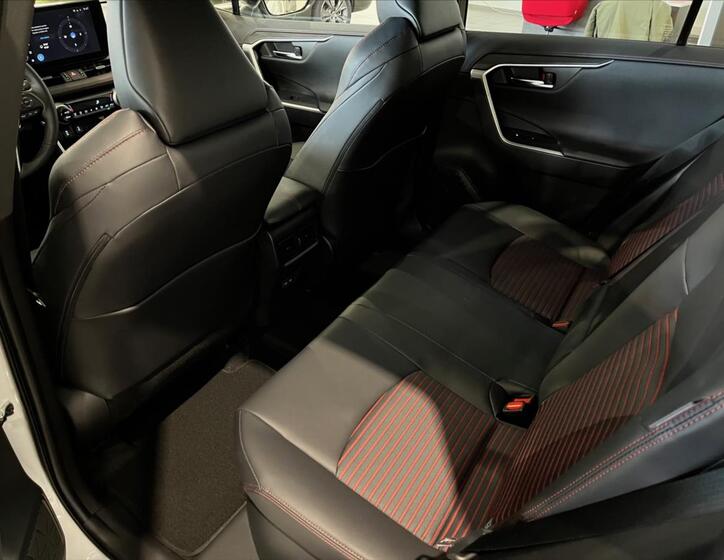 Toyota RAV4 13