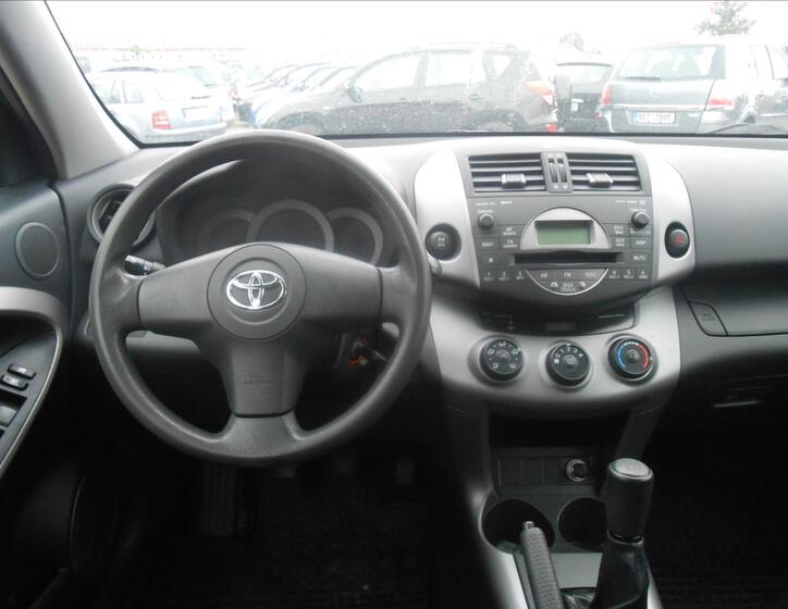 Toyota RAV4 12