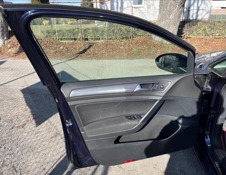 Volkswagen Golf 10