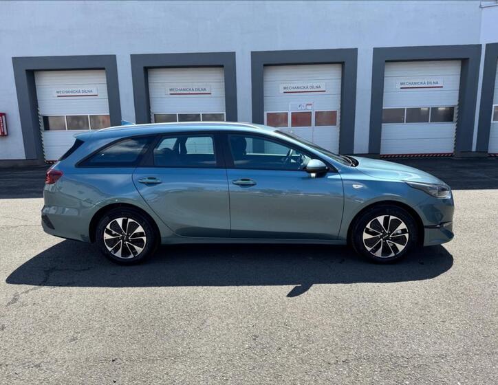 KIA Ceed 4