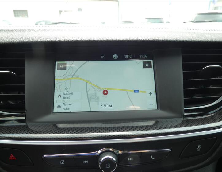 Opel Insignia 9