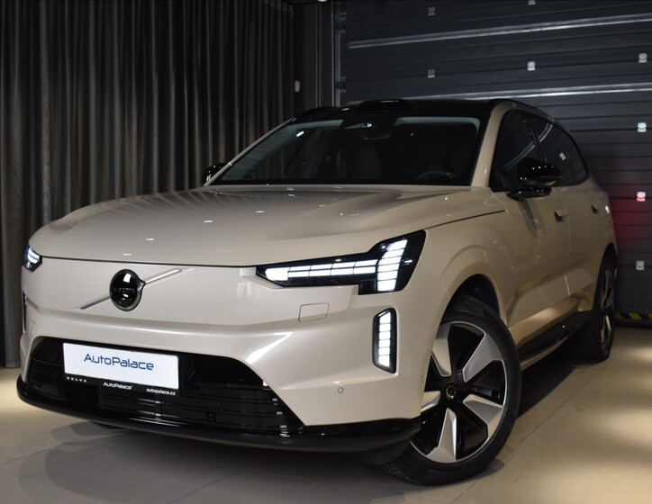 Volvo EX90 1