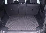 Land Rover Defender 10