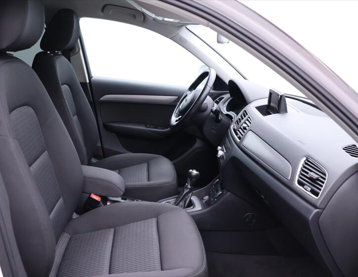Audi Q3 15