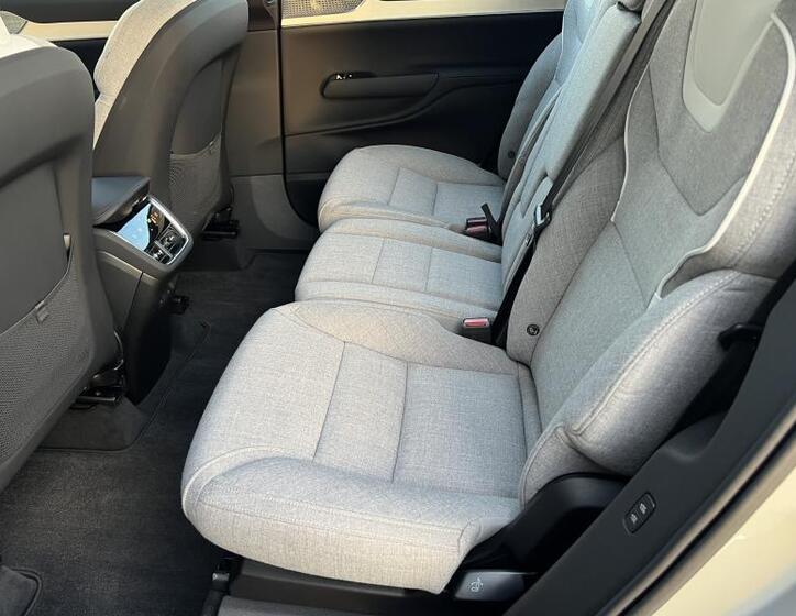Volvo EX90 13