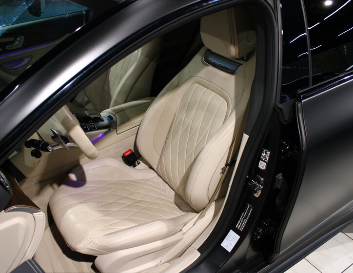 Mercedes-Benz AMG GT 10