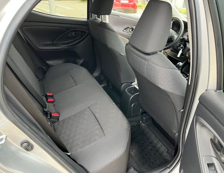 Toyota Yaris 16