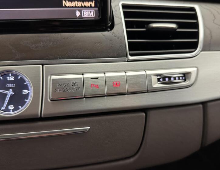Audi A8 27