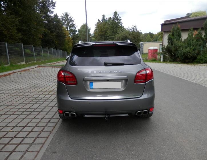 Porsche Cayenne 8