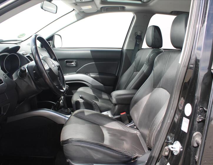 Mitsubishi Outlander 10