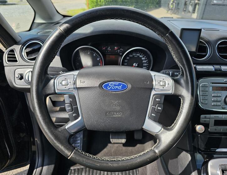 Ford Galaxy 13