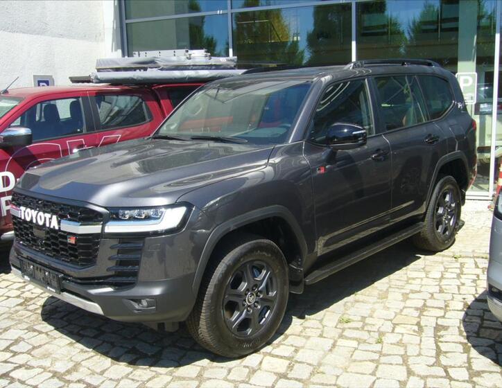 Toyota Land Cruiser 4