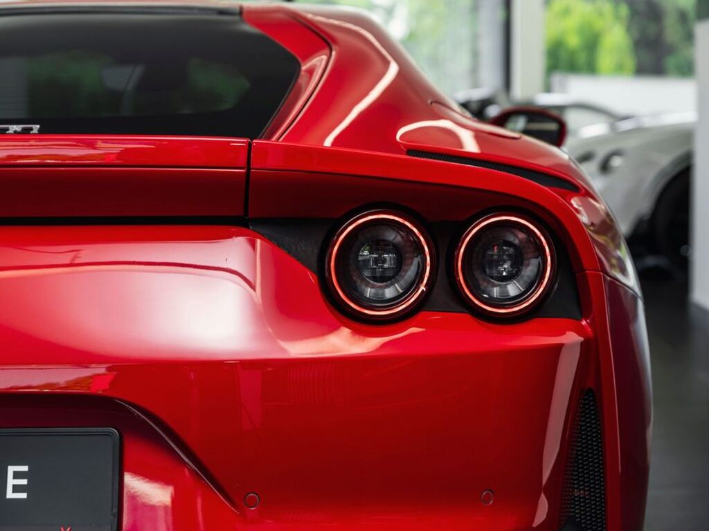 Ferrari 812 8