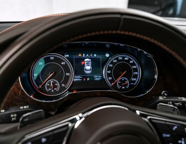 Bentley Bentayga 26