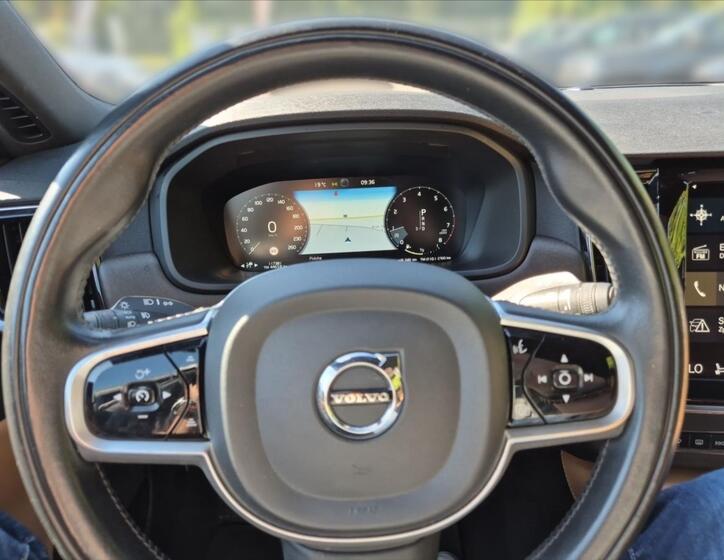 Volvo V90 8