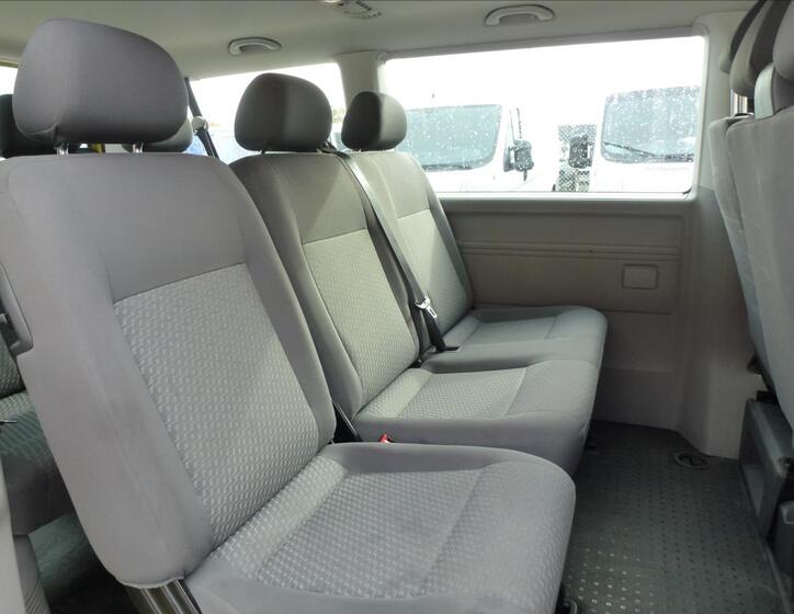 Volkswagen Caravelle 24