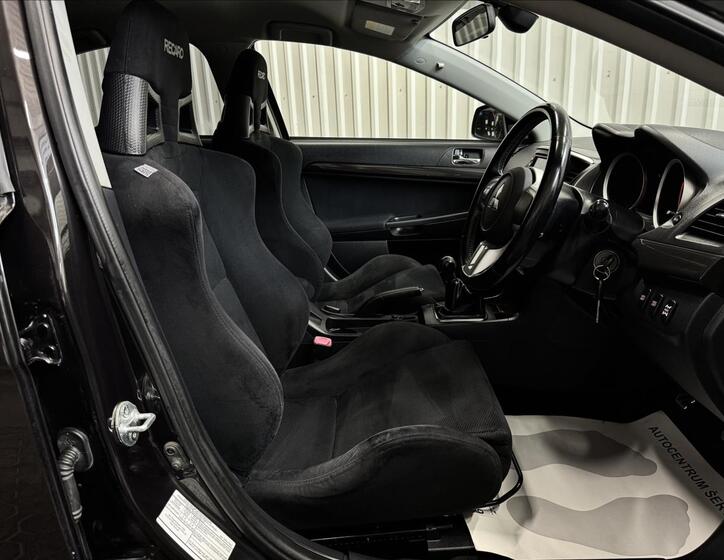 Mitsubishi Lancer 29