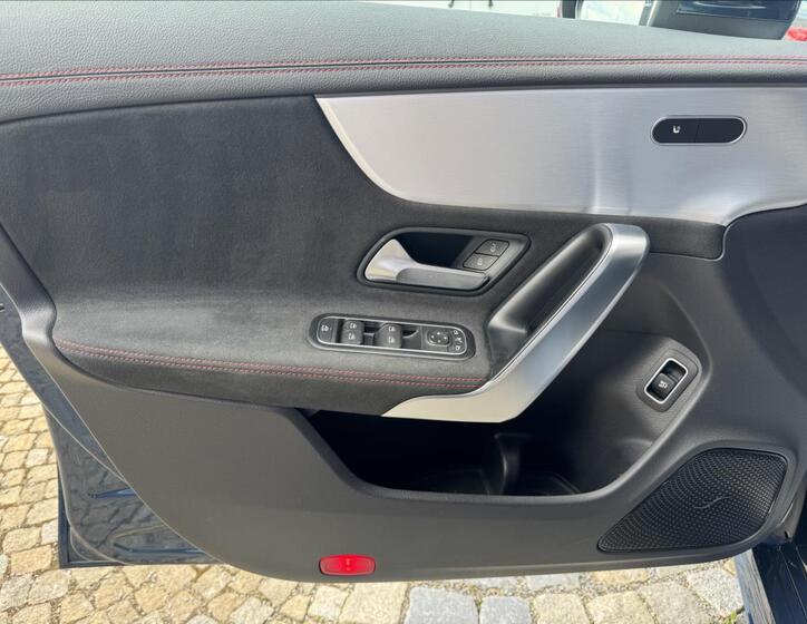 Mercedes-Benz CLA 4