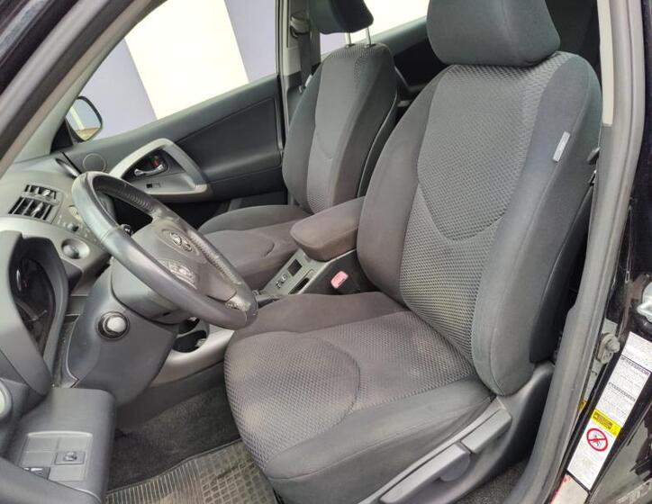 Toyota RAV4 10