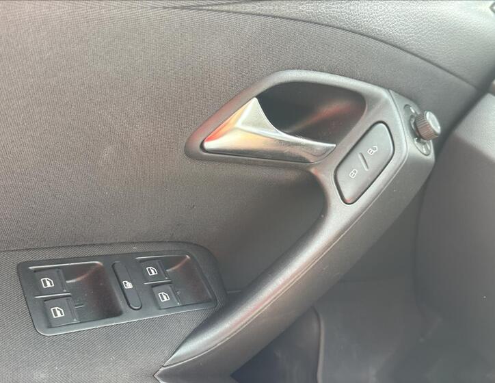Volkswagen Polo 13
