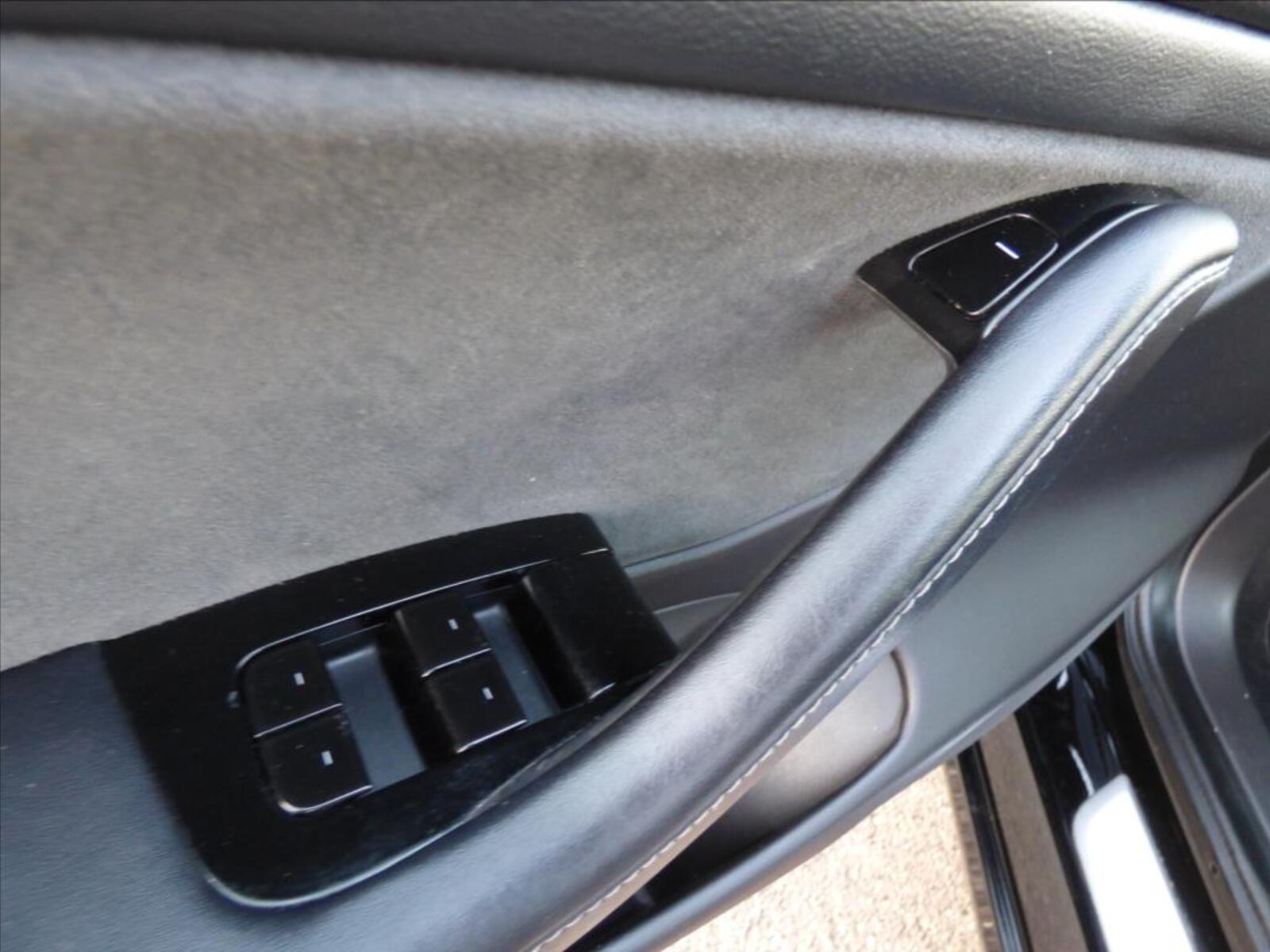 Tesla Model 3 11
