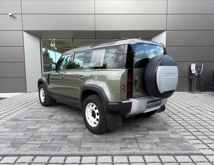 Land Rover Defender 6