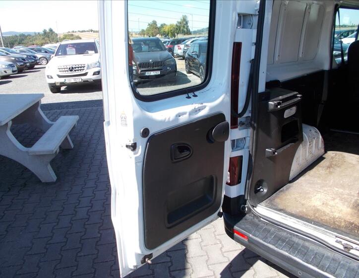Renault Trafic 13