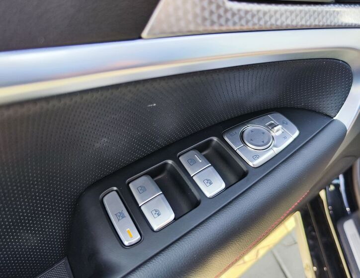 Hyundai Genesis 36