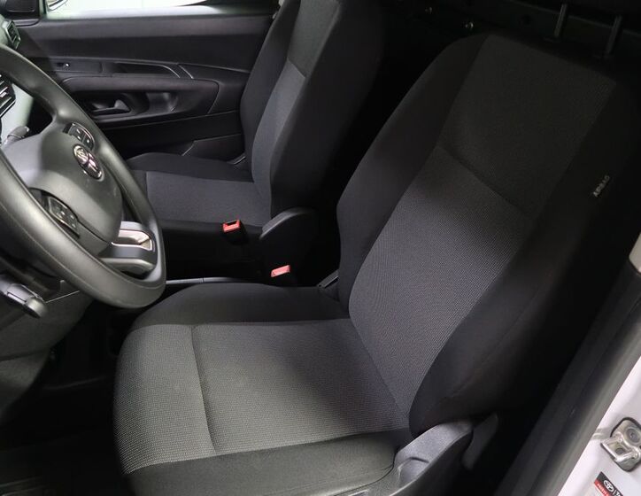 Toyota ProAce 9