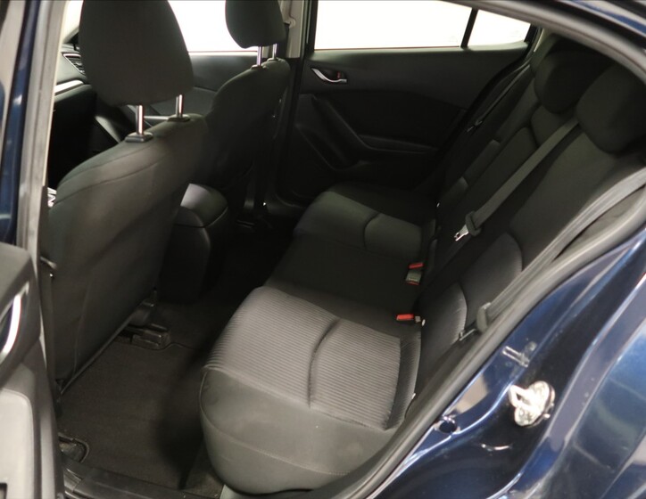 Mazda 3 8