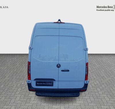Mercedes-Benz Sprinter 4