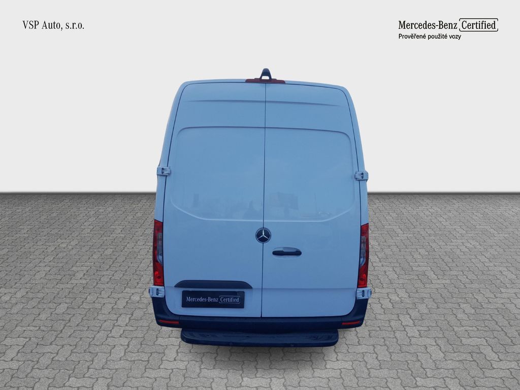 Mercedes-Benz Sprinter 4