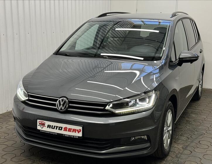 Volkswagen Touran 1