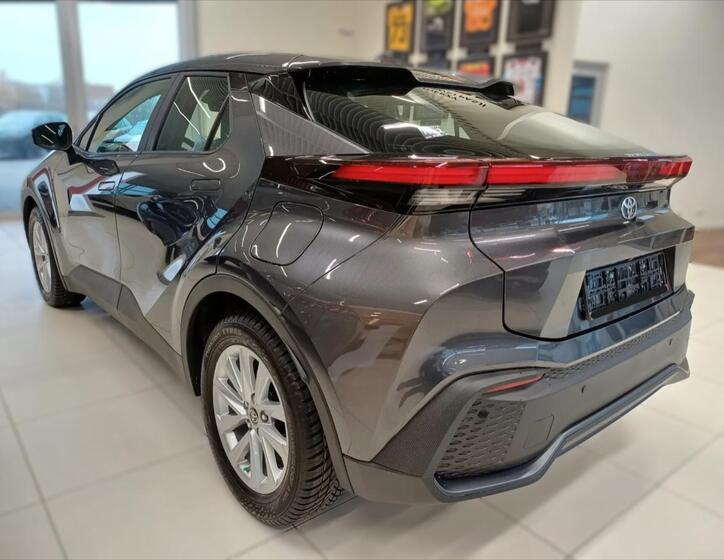 Toyota C-HR 6