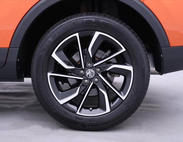 MG ZS 33